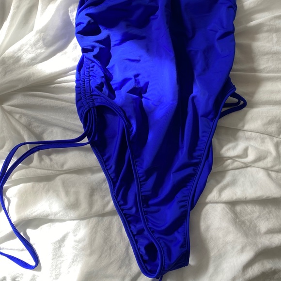 High Leg Monokini - Picture 2 of 10